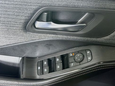 Used 2023 Nissan Rogue SV FWD image 15