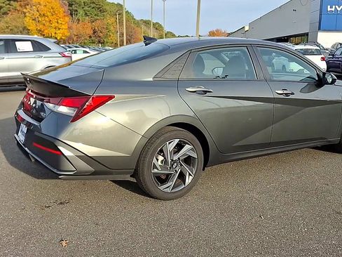 Certified 2025 Hyundai Elantra Sport image 8
