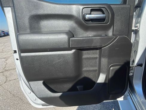 Used 2019 Chevrolet Silverado 1500 Custom w/ Custom Value Package image 17