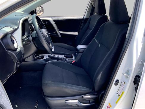 Used 2016 Toyota RAV4 LE FWD image 8