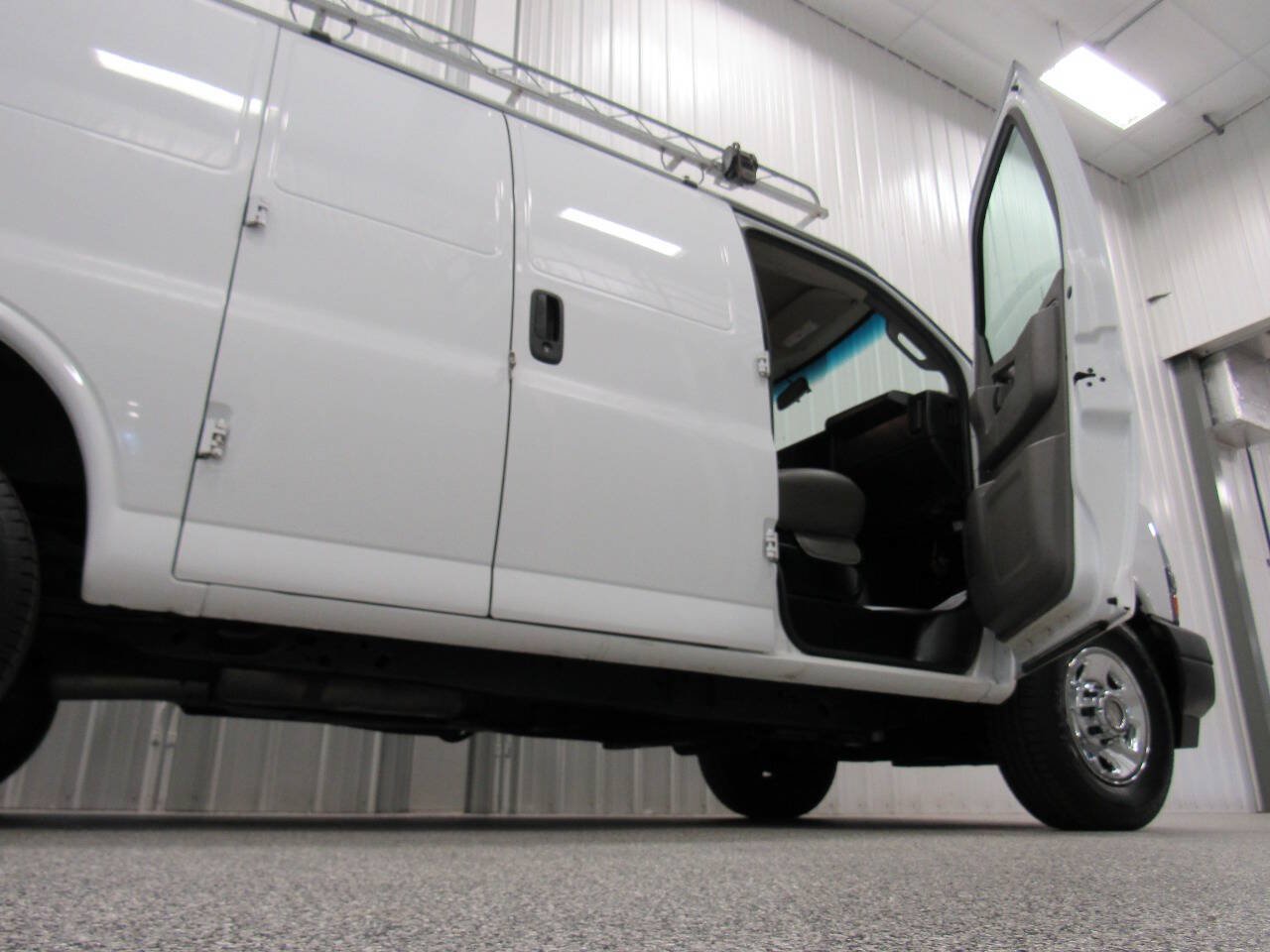 Used 2020 Chevrolet Express 2500 w/ Driver Convenience Package RWD image 23