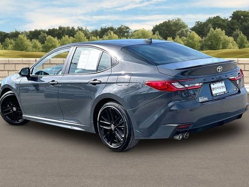 Used 2025 Toyota Camry SE image 11