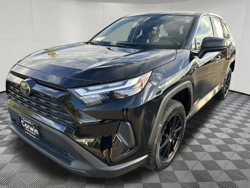 Used 2023 Toyota RAV4 LE AWD/4WD image 3