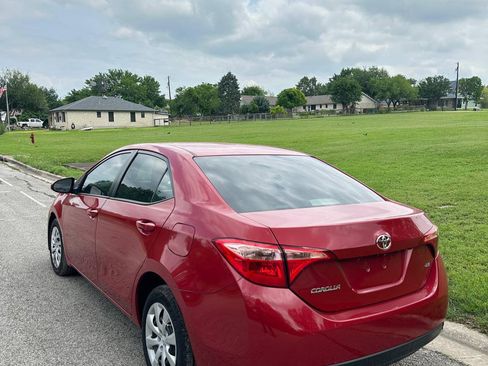 Used 2017 Toyota Corolla LE FWD image 1