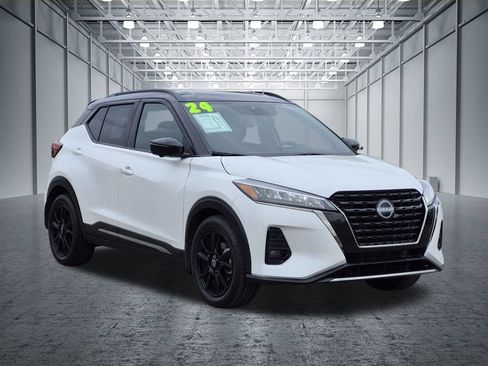 Used 2024 Nissan Kicks SR FWD image 3