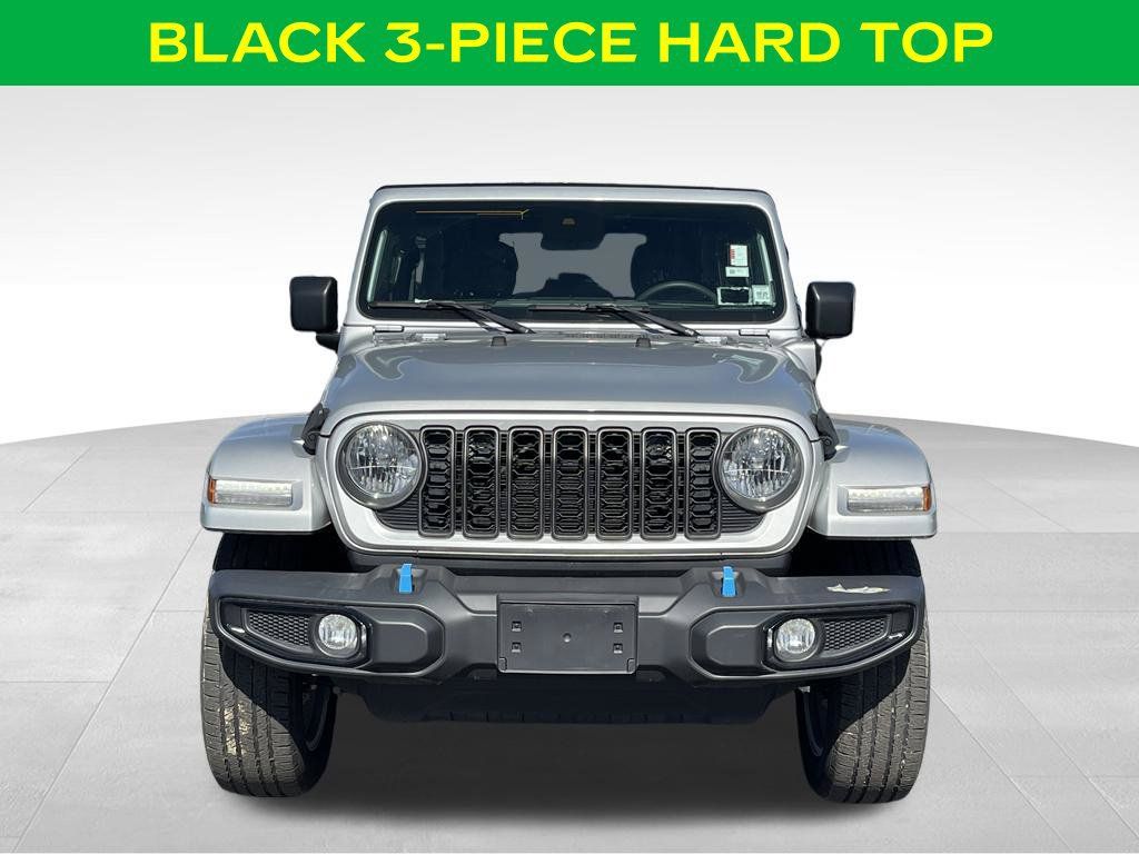 Used 2024 Jeep Wrangler Unlimited w/ Convenience Group AWD/4WD image 3