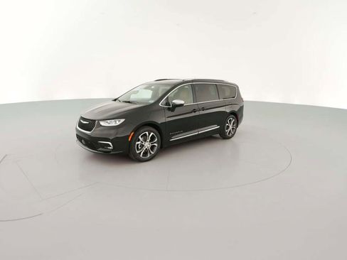 New 2026 Chrysler Pacifica Pinnacle image 4