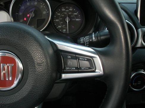 Used 2018 FIAT 124 Spider Classica w/ Technology & Siriusxm Group image 30