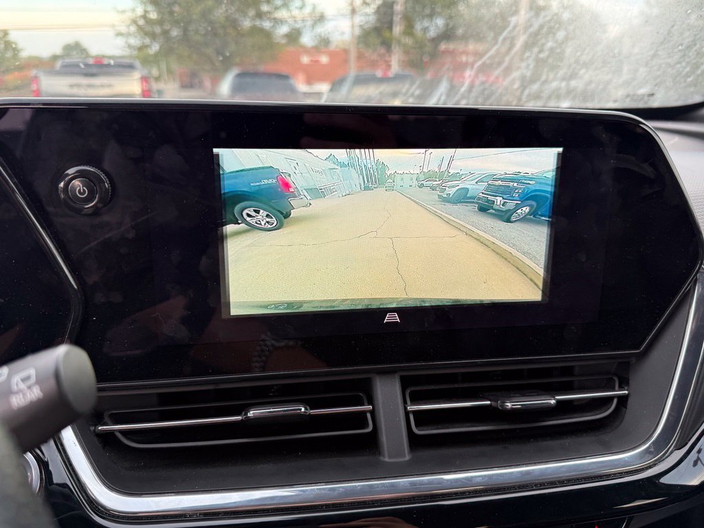 Used 2025 Chevrolet Trax RS w/ Sunroof Package FWD image 20