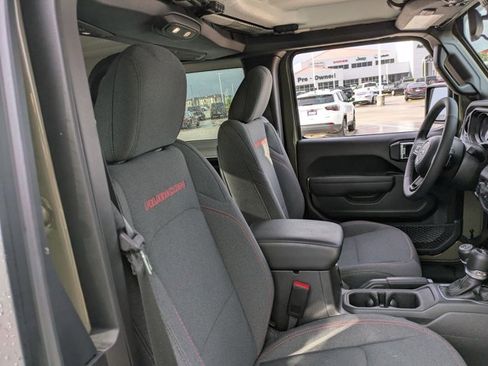 Used 2025 Jeep Wrangler Rubicon w/ Convenience Group image 16