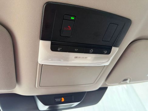 Used 2025 Nissan Pathfinder SL image 18