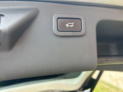 Used 2017 Land Rover Discovery Sport HSE AWD/4WD image 9