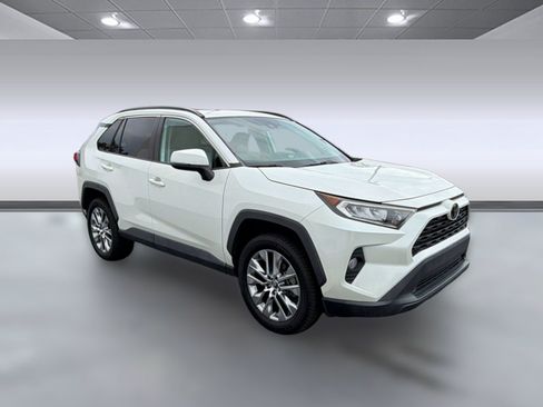 Used 2021 Toyota RAV4 XLE Premium FWD image 7