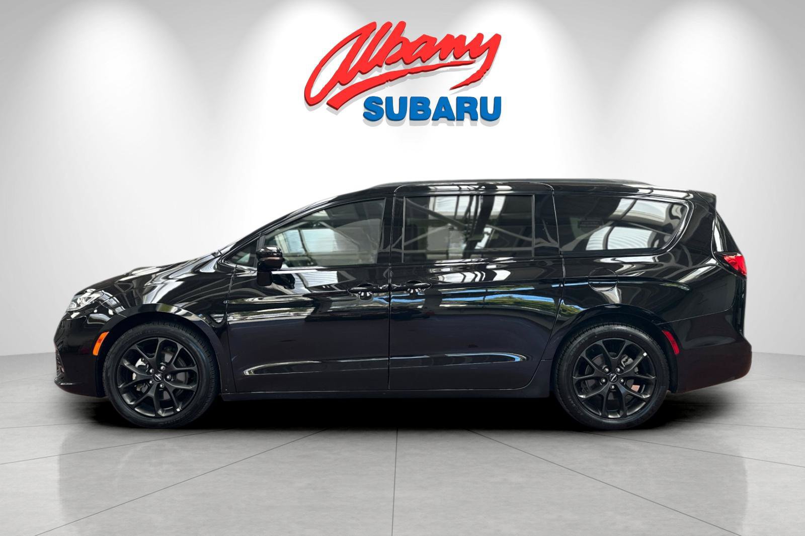 Used 2025 Chrysler Pacifica Limited FWD image 8