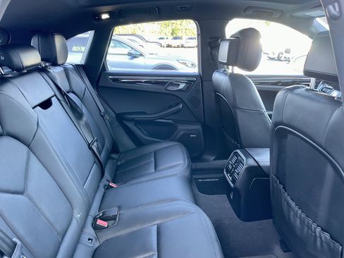 Used 2024 Porsche Macan S AWD/4WD image 31