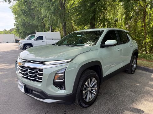 New 2026 Chevrolet Equinox LT w/ Convenience Package II AWD/4WD image 4