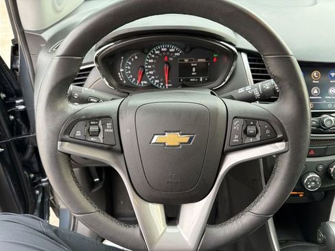 Certified 2022 Chevrolet Trax LT w/ LT Convenience Package image 16