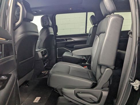 New 2025 Jeep Wagoneer Series II image 17