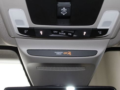 Certified 2025 Honda HR-V EX-L image 39