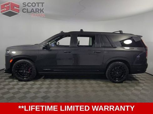 Used 2024 Cadillac Escalade ESV V image 3