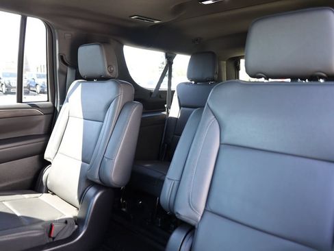 Used 2024 Chevrolet Suburban LT w/ Luxury Package AWD/4WD image 19