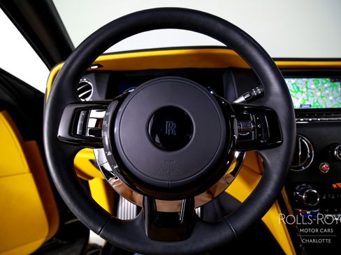 Used 2024 Rolls-Royce Cullinan image 15