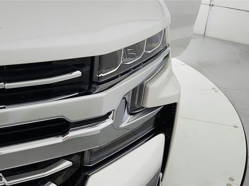 Used 2022 Chevrolet Silverado 1500 LTZ w/ LTZ Convenience Package II AWD/4WD image 40