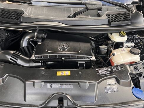 Used 2018 Mercedes-Benz Metris Passenger image 12