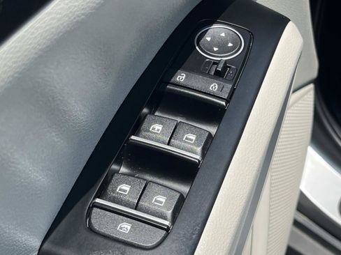 Used 2023 Kia Soul LX FWD image 24