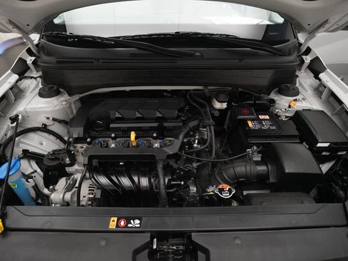 Used 2025 Hyundai Venue SEL FWD image 3