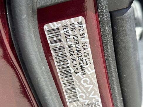 Used 2025 Jeep Grand Cherokee Altitude AWD/4WD image 25