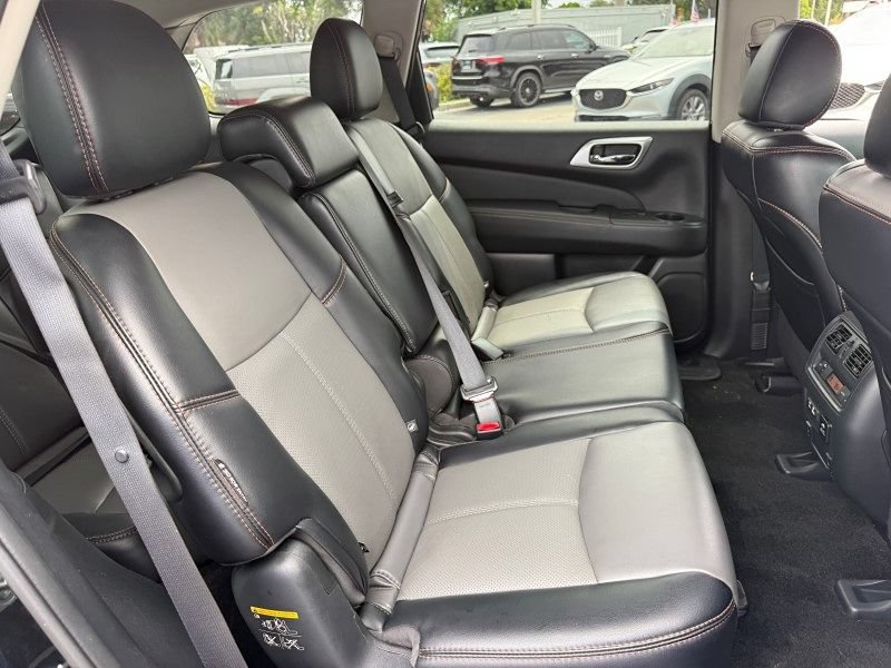 Used 2020 Nissan Pathfinder SL AWD/4WD image 17
