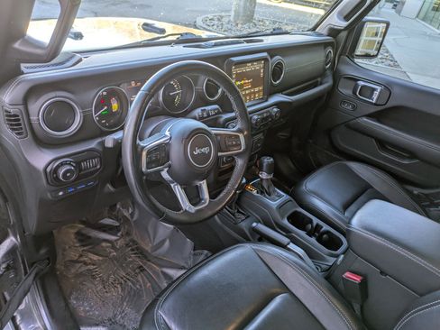 Used 2022 Jeep Wrangler Unlimited Sahara w/ Cold Weather Group image 15