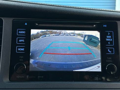 Used 2017 Toyota Sienna SE image 30