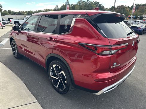 Used 2022 Mitsubishi Outlander SEL Black Edition image 6