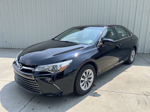 Used 2017 Toyota Camry LE w/ Moonroof Package FWD image 8