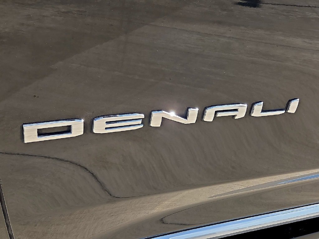 Used 2023 GMC Yukon Denali RWD image 10