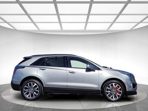 Used 2024 Cadillac XT5 Sportv w/ Technology Package AWD/4WD image 3