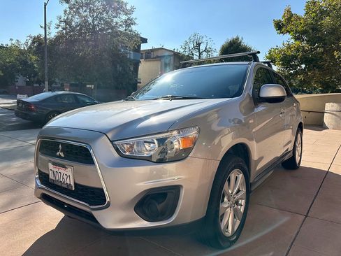 Used 2015 Mitsubishi Outlander Sport ES image 2
