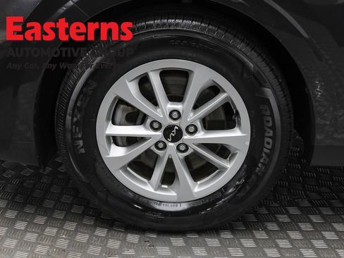 Used 2024 Kia Carnival LX image 33