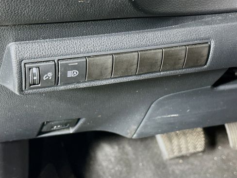 Used 2021 Toyota Corolla LE image 16