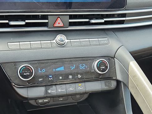Used 2024 Hyundai Elantra SEL FWD image 15