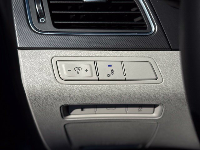 Used 2015 Hyundai Sonata Sport w/ Option Group 03 FWD image 27