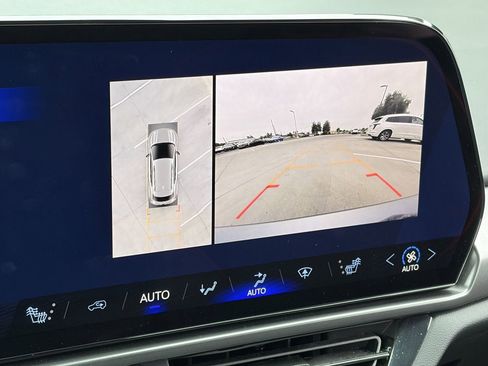 Used 2024 Chevrolet Equinox EV RS FWD image 27