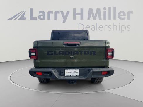 Used 2023 Jeep Gladiator Sport AWD/4WD image 4