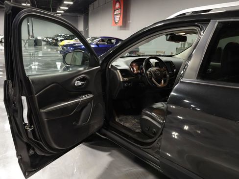 Used 2015 Jeep Cherokee Limited image 9