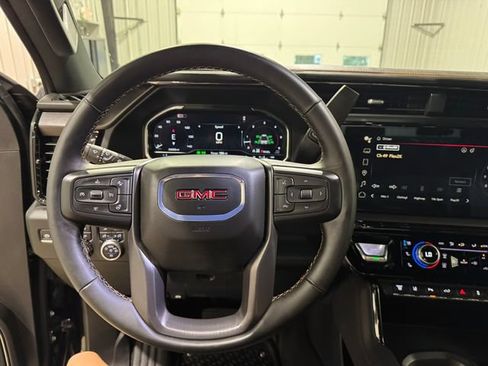 Used 2024 GMC Sierra 2500 AT4 AWD/4WD image 12
