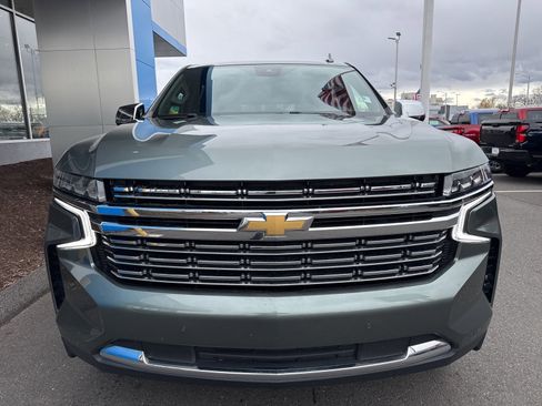 Used 2023 Chevrolet Suburban Premier image 3