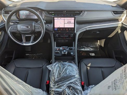 New 2025 Jeep Grand Cherokee Limited image 14