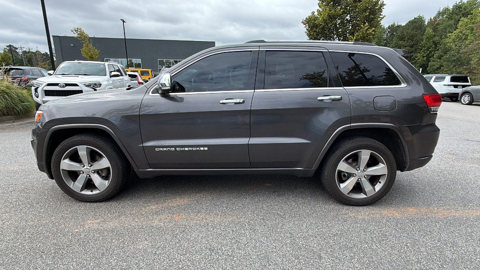 Used 2014 Jeep Grand Cherokee Overland w/ Advanced Technology Group RWD image 11